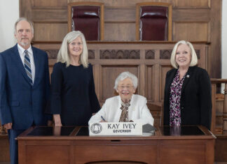 Ivey commends Wallace State as a Top 3 community college in the nation