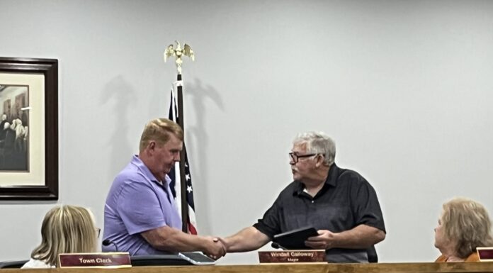 Baileyton council recognizes Calloway, Griffin