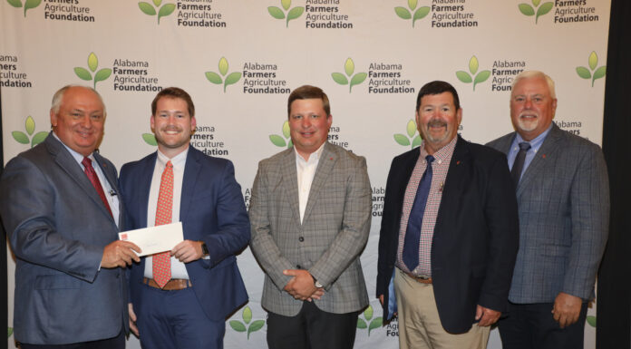 Troutman receives scholarship from Farmers Federation