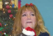 Ginger Whitworth dies, prompting famous Alabama groundhog’s retirement Ginger Whitworth with Smith Lake Jake (Tam Ewers)