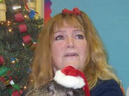 Ginger Whitworth dies, prompting famous Alabama groundhog’s retirement Ginger Whitworth with Smith Lake Jake (Tam Ewers)