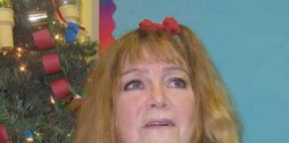 Ginger Whitworth dies, prompting famous Alabama groundhog’s retirement Ginger Whitworth with Smith Lake Jake (Tam Ewers)