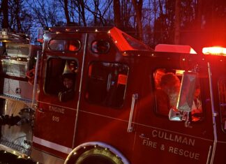 Santa rides through town Cullman Fire Rescue hosted its annual Santa Ride event Sunday evening, Dec. 21, 2025. (Lauren Estes/The Cullman Tribune)