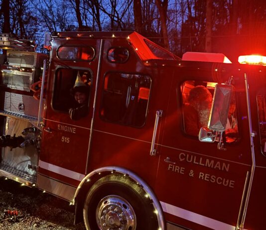 Santa rides through town Cullman Fire Rescue hosted its annual Santa Ride event Sunday evening, Dec. 21, 2025. (Lauren Estes/The Cullman Tribune)