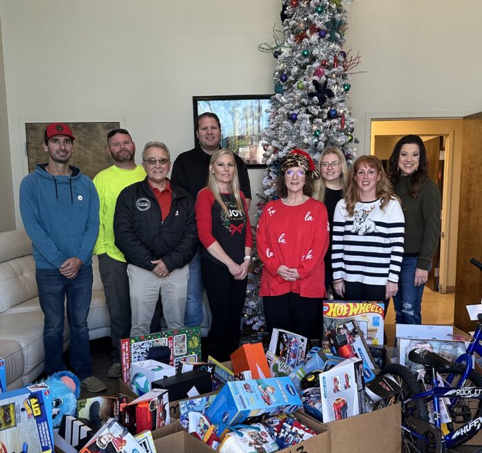 Pictured left to right are Crystal Carpenter, Christy Gowens, Christie Burrow, Courtney Beck, Cyndi Booth, Mayor Jerry Bartlet, Corey Harbison, Daniel Brasher and Blake Malin. (City of Good Hope)