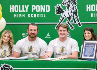 Holly Pond’s Allbright signs with Murray State Left to right are Lilly Allbright, Heath Allbright, Cade Allbright and BreAnn Allbright. (Katie Drummond/The Cullman Tribune)