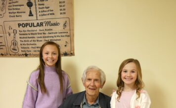 WWII veteran celebrates 100th birthday
