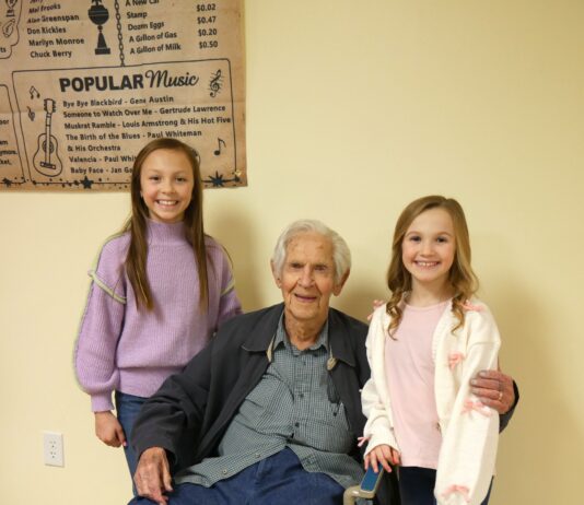 WWII veteran celebrates 100th birthday