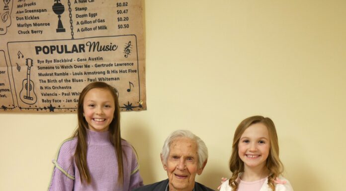 WWII veteran celebrates 100th birthday