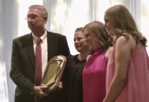 Life of service: Tim Scott honored with Lucille Galin Public Service Award
