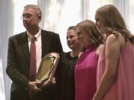 Life of service: Tim Scott honored with Lucille Galin Public Service Award