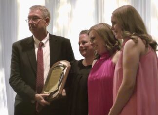 Life of service: Tim Scott honored with Lucille Galin Public Service Award