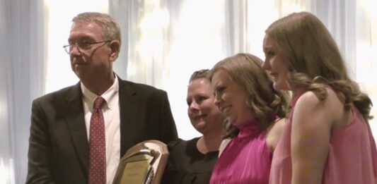 Life of service: Tim Scott honored with Lucille Galin Public Service Award