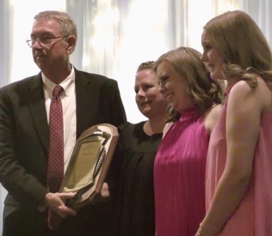 Life of service: Tim Scott honored with Lucille Galin Public Service Award