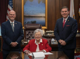 Ivey signs law opening classroom doors to Alabama veterans