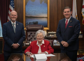Ivey signs law opening classroom doors to Alabama veterans