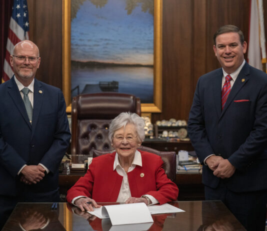Ivey signs law opening classroom doors to Alabama veterans