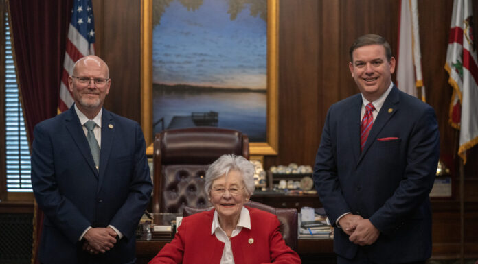 Ivey signs law opening classroom doors to Alabama veterans