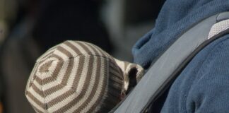 Choosing the right baby carrier Â