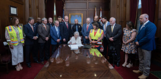 Ivey signs Alabama Work Zone Safety Act