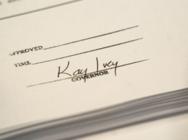 Ivey signs special election bills as Alabama seeks court action on district maps