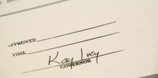 Ivey signs special election bills as Alabama seeks court action on district maps