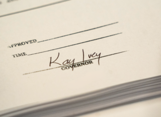 Ivey signs special election bills as Alabama seeks court action on district maps