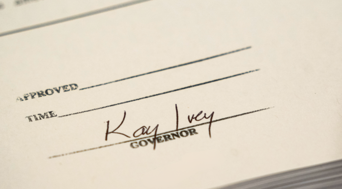 Ivey signs special election bills as Alabama seeks court action on district maps
