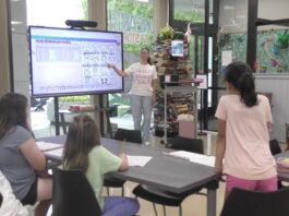 Library offering free Spanish classes