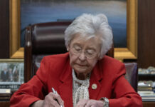 Ivey signs executive order establishing Commission on Screen-Based Instruction