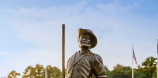 Dripping Springs DAR dedicates Minuteman statue at Veterans Memorial ParkÂ