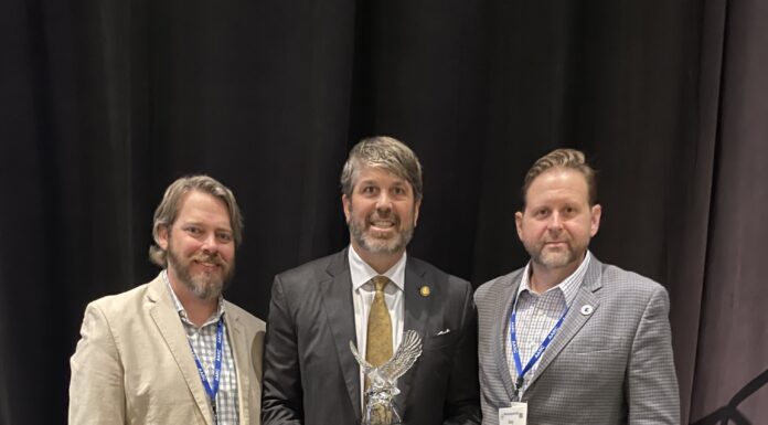 Gudger receives Senate Leader of the Year award from regional councils association